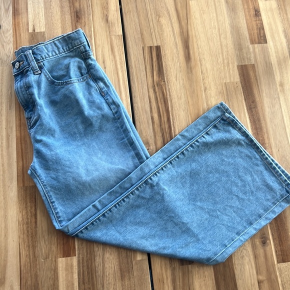 New, never worn, Old Navy High-Waisted Baggy Wide-Leg Jeans for Girls size 14. - Picture 11 of 15